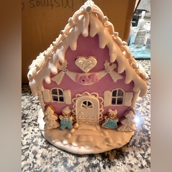 8.5” Valerie Parr Pink Love Gingerbread House Decor - Picture 5 of 10